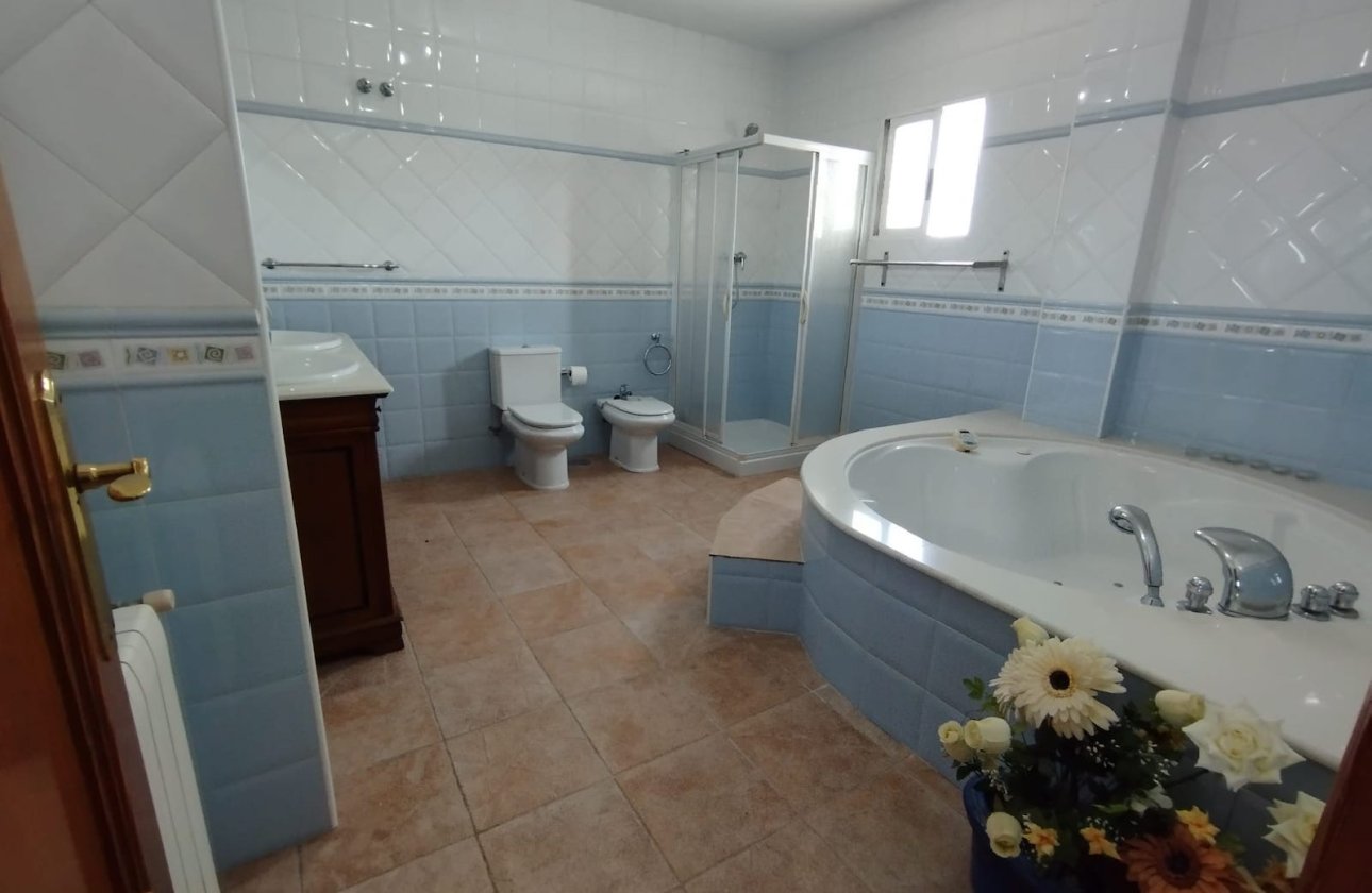 Resale - Villa -
Torrevieja - Costa Blanca