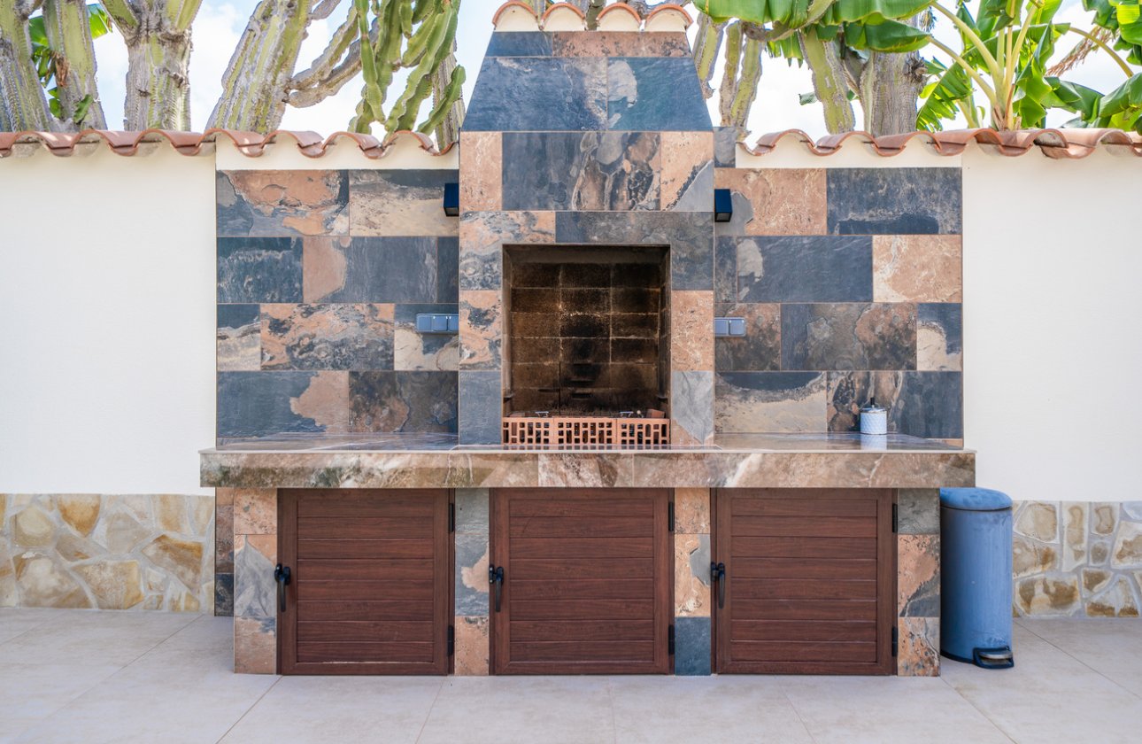 Resale - Villa -
Torrevieja - Costa Blanca