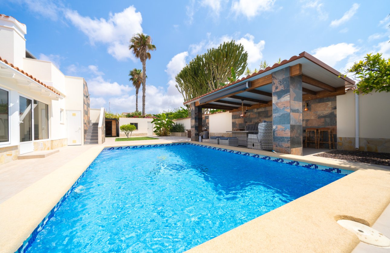 Resale - Villa -
Torrevieja - Costa Blanca