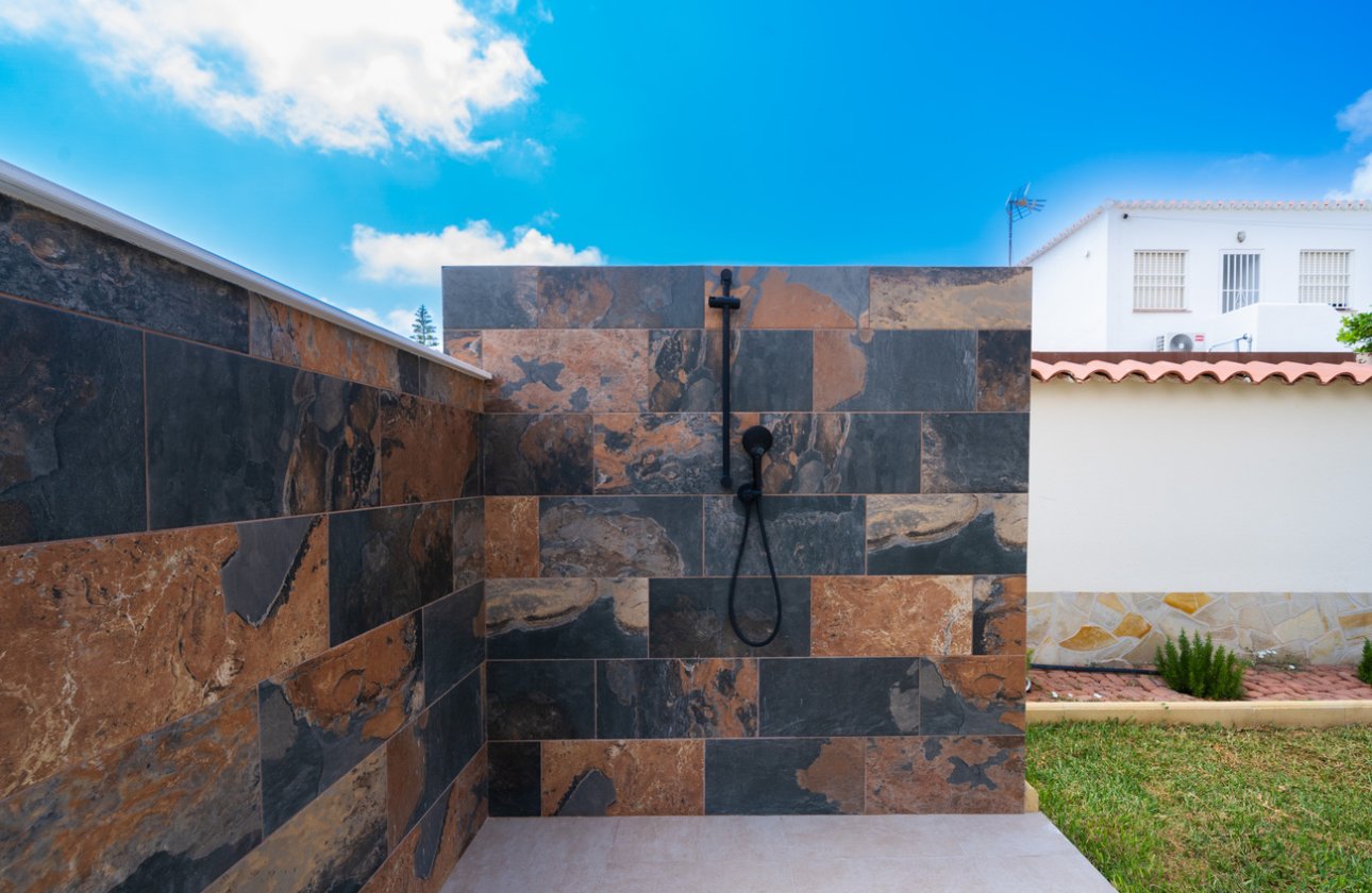 Resale - Villa -
Torrevieja - Costa Blanca