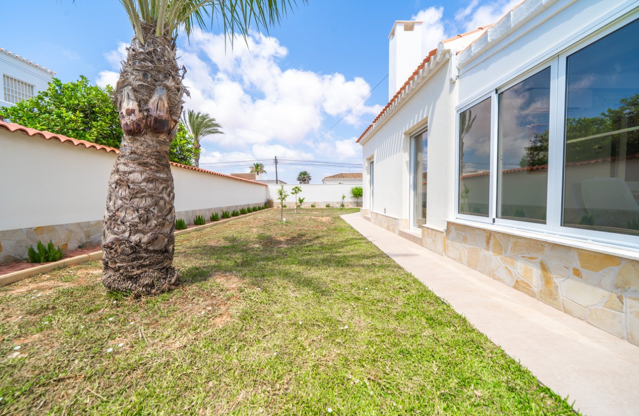 Resale - Villa -
Torrevieja - Costa Blanca