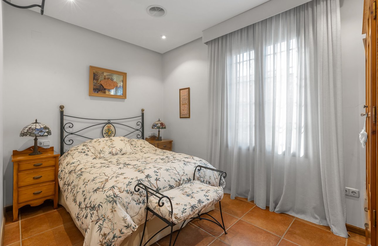 Resale - Villa -
Torrevieja - Costa Blanca