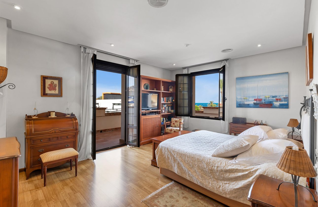 Resale - Villa -
Torrevieja - Costa Blanca