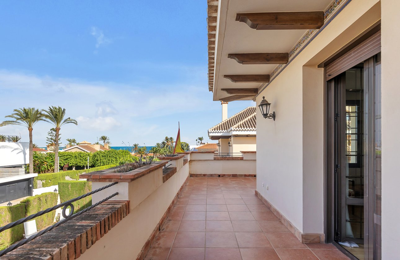 Resale - Villa -
Torrevieja - Costa Blanca
