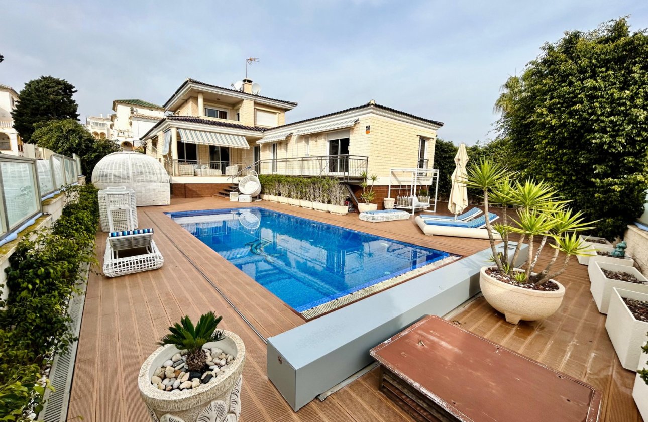 Resale - Villa -
Torrevieja - Costa Blanca