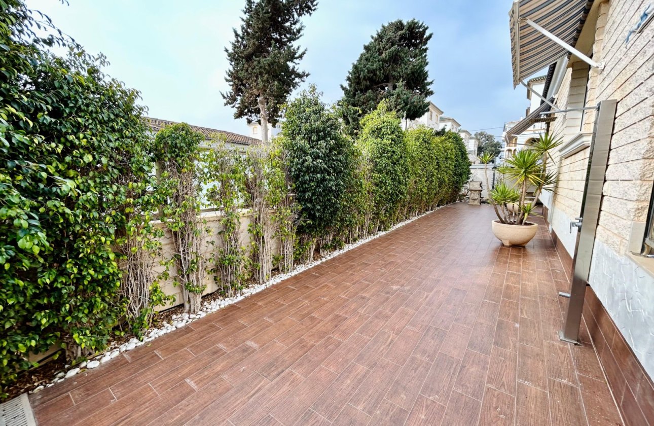 Resale - Villa -
Torrevieja - Costa Blanca