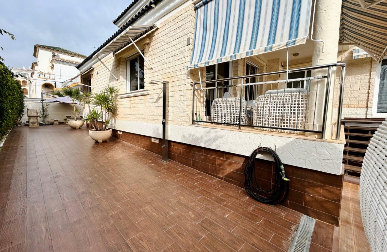 Resale - Villa -
Torrevieja - Costa Blanca