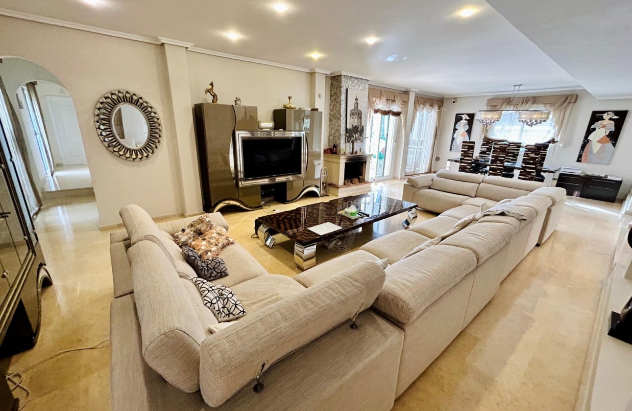 Resale - Villa -
Torrevieja - Costa Blanca