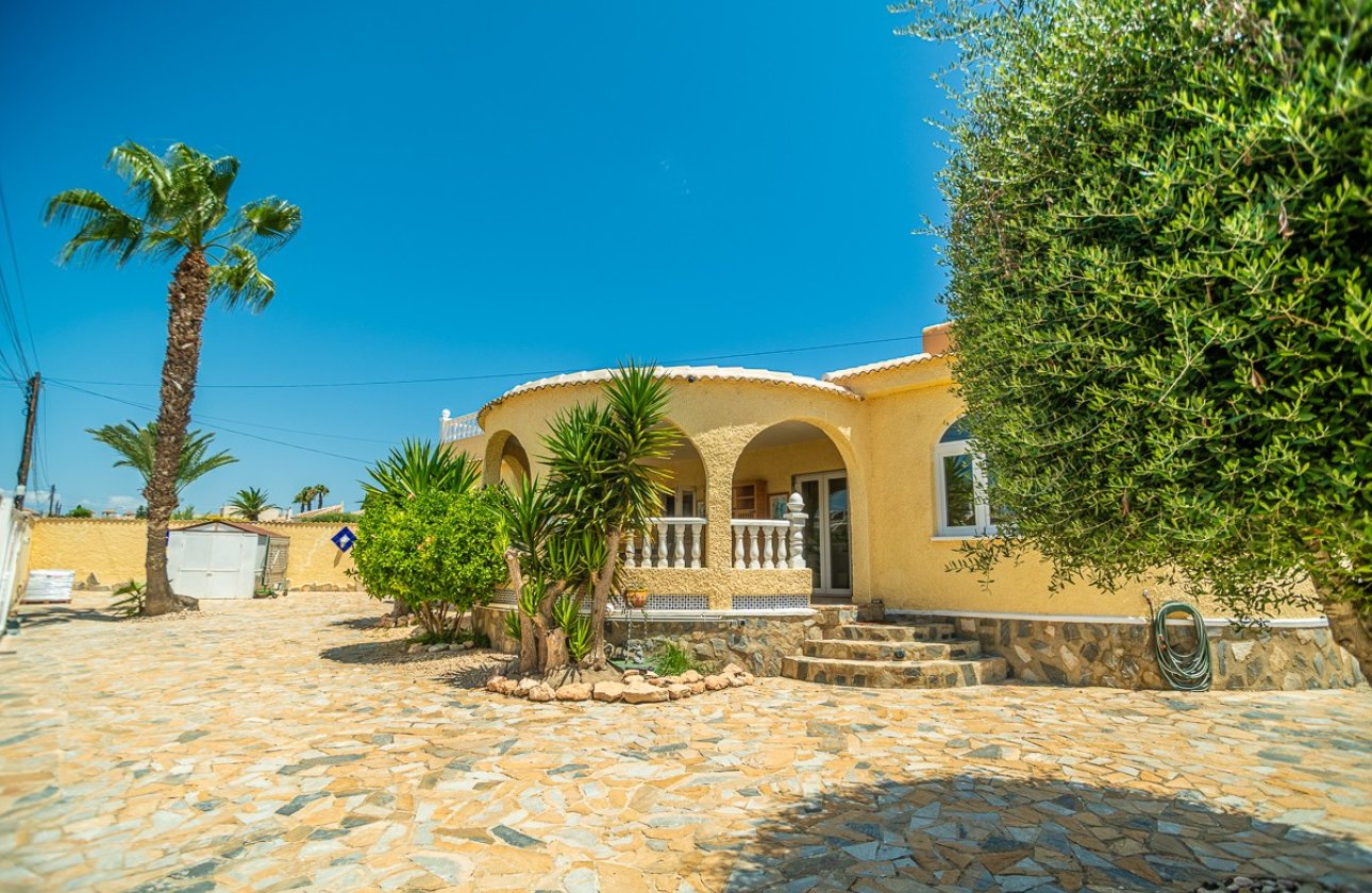 Resale - Villa -
Torrevieja - Costa Blanca