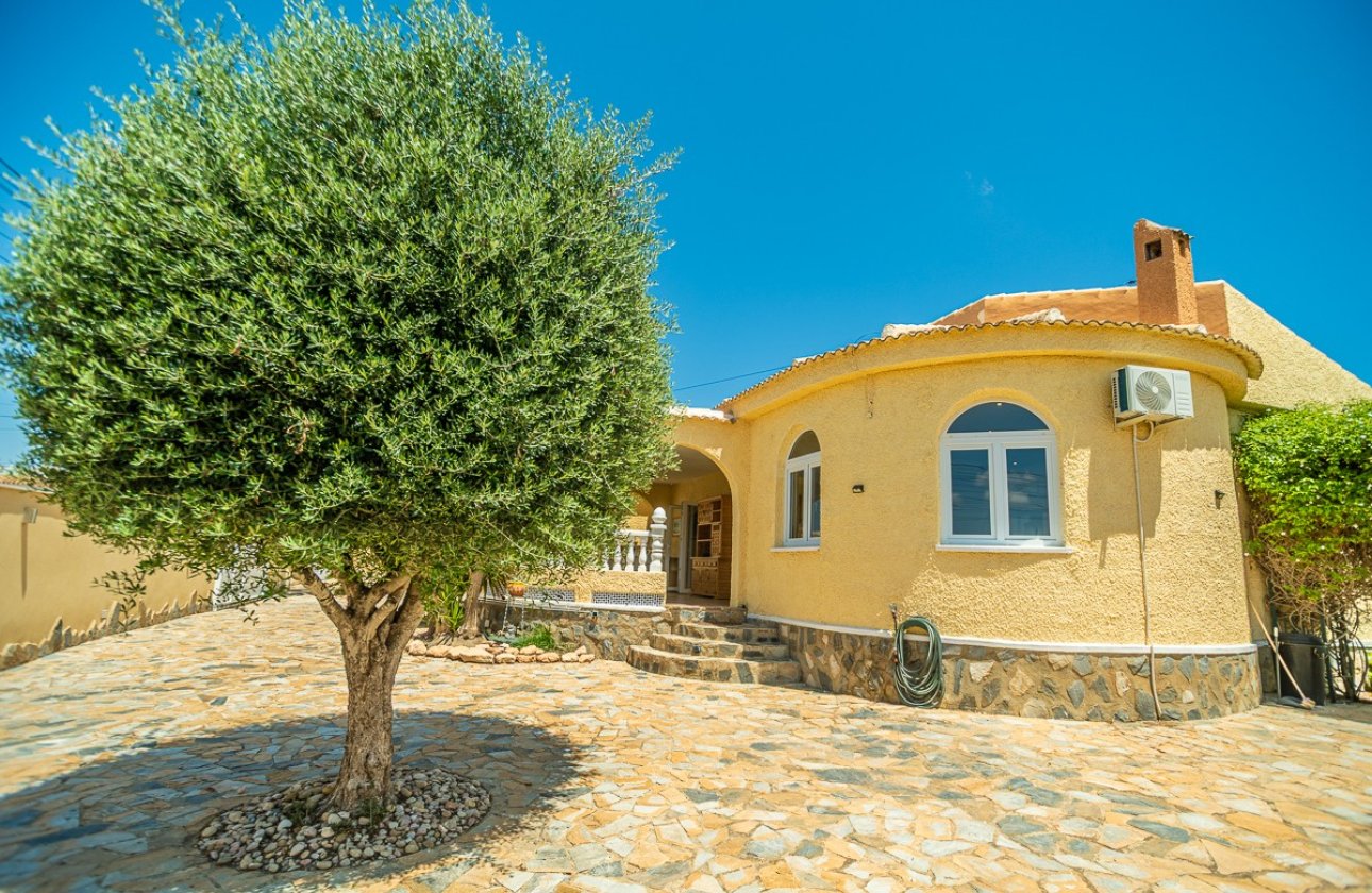 Resale - Villa -
Torrevieja - Costa Blanca