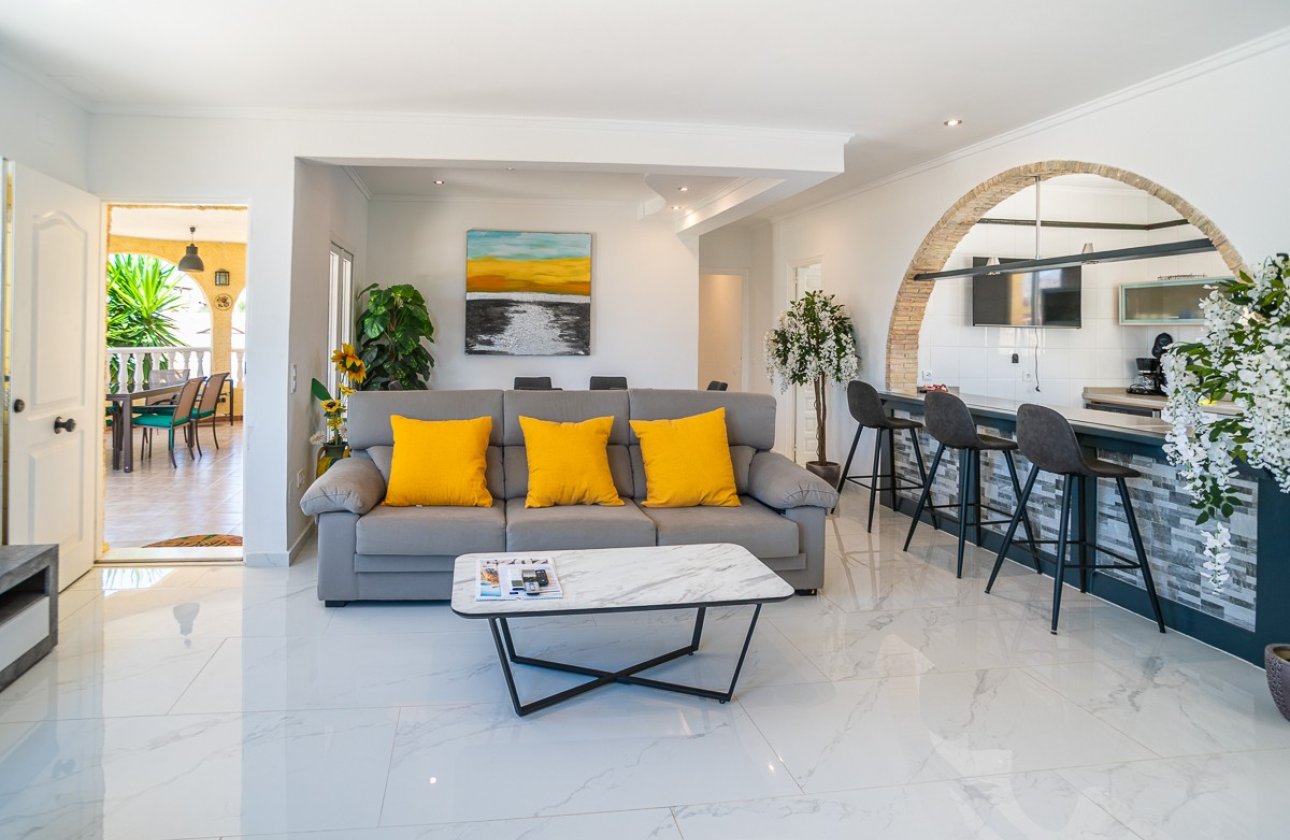 Resale - Villa -
Torrevieja - Costa Blanca