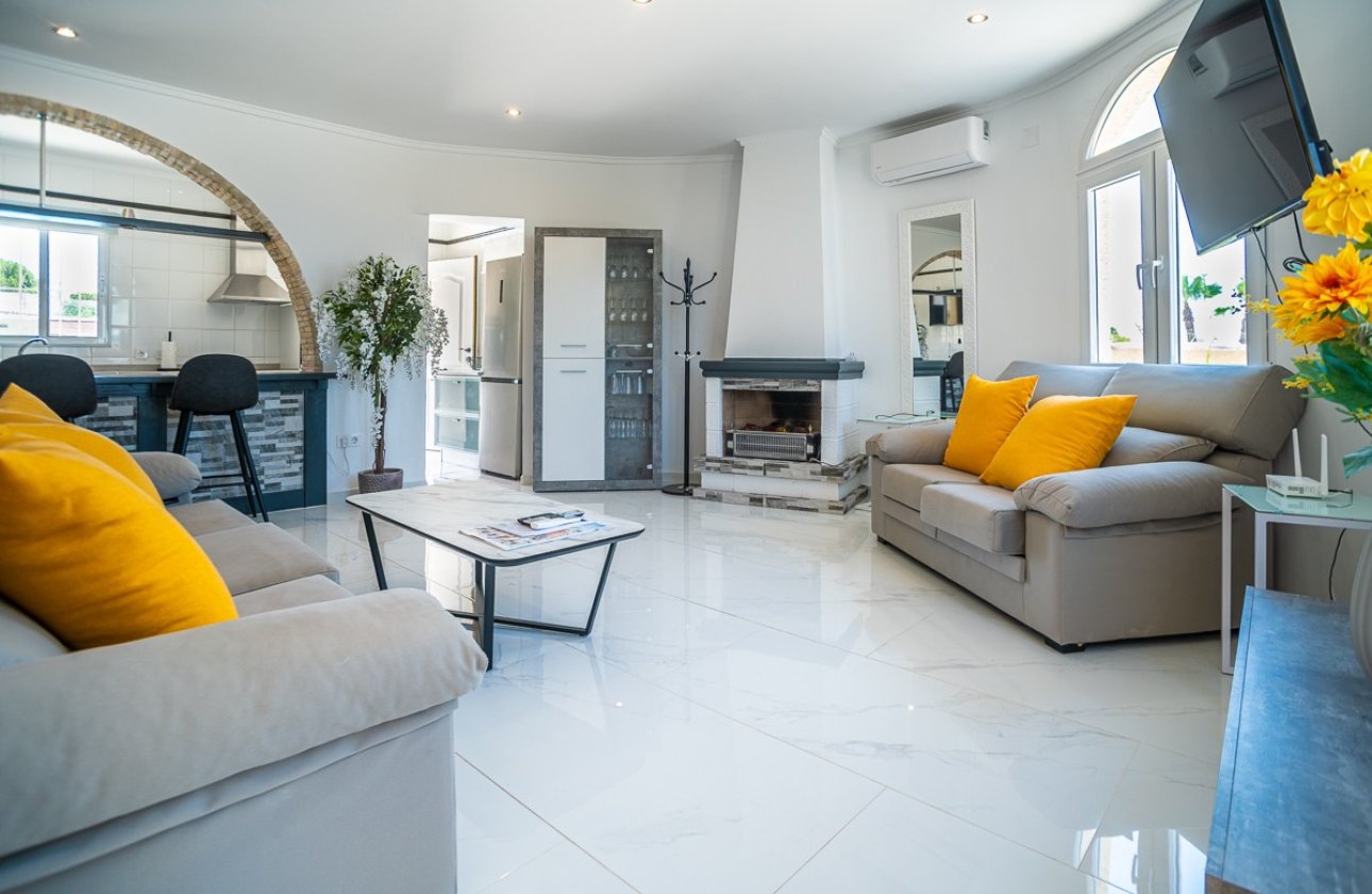 Resale - Villa -
Torrevieja - Costa Blanca