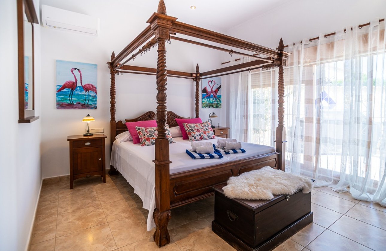 Resale - Villa -
Torrevieja - Costa Blanca