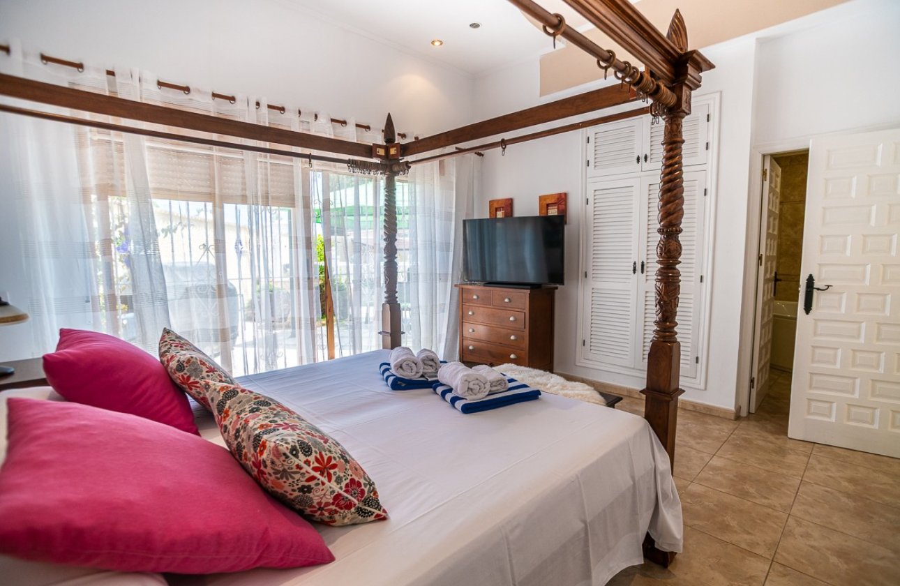 Resale - Villa -
Torrevieja - Costa Blanca