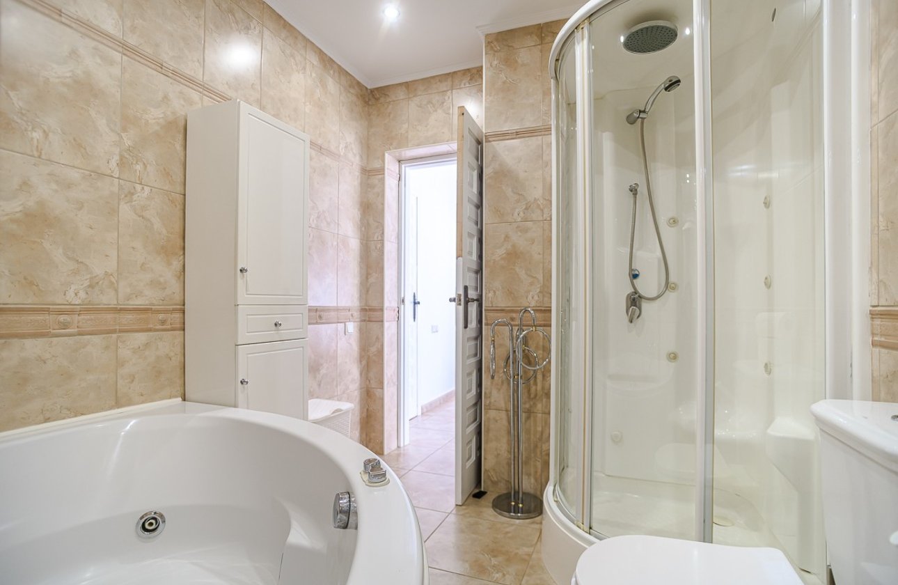 Resale - Villa -
Torrevieja - Costa Blanca