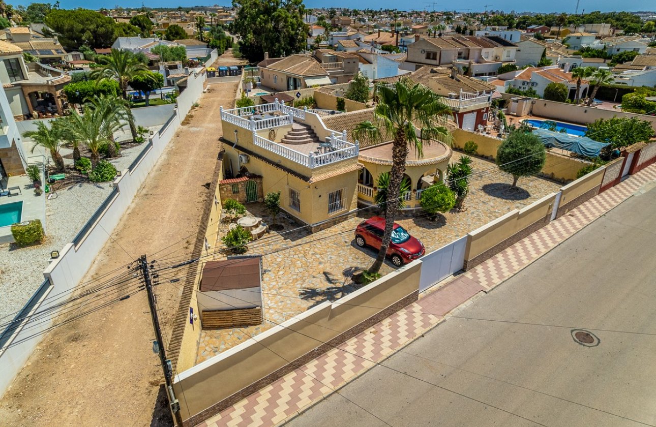 Resale - Villa -
Torrevieja - Costa Blanca