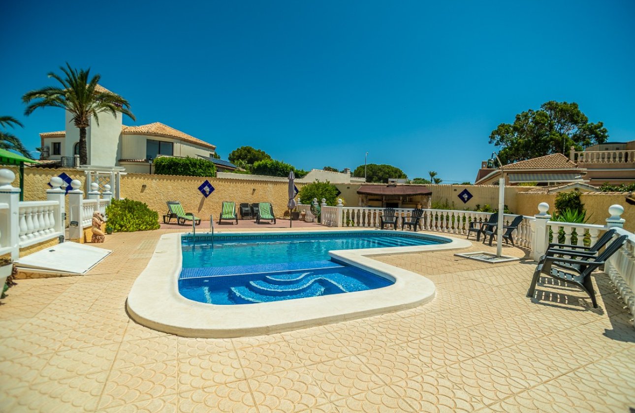 Resale - Villa -
Torrevieja - Costa Blanca