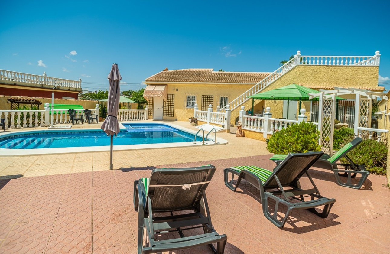 Resale - Villa -
Torrevieja - Costa Blanca