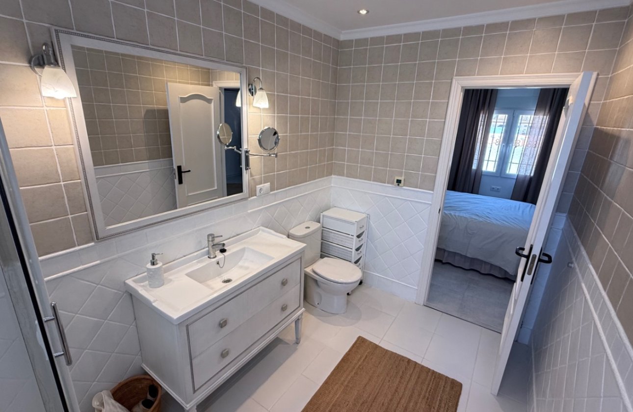 Resale - Villa -
Torrevieja - Costa Blanca