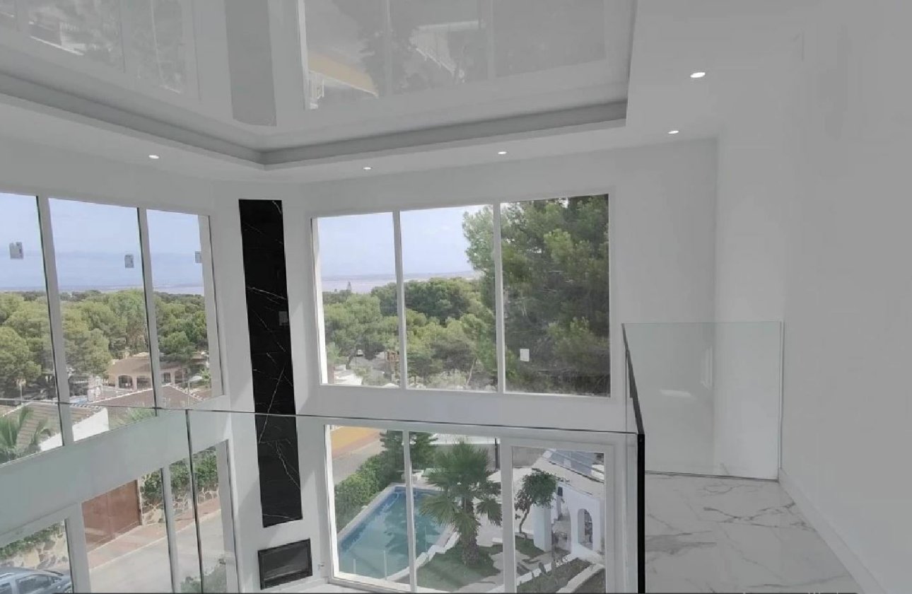 Resale - Villa -
Torrevieja - Costa Blanca