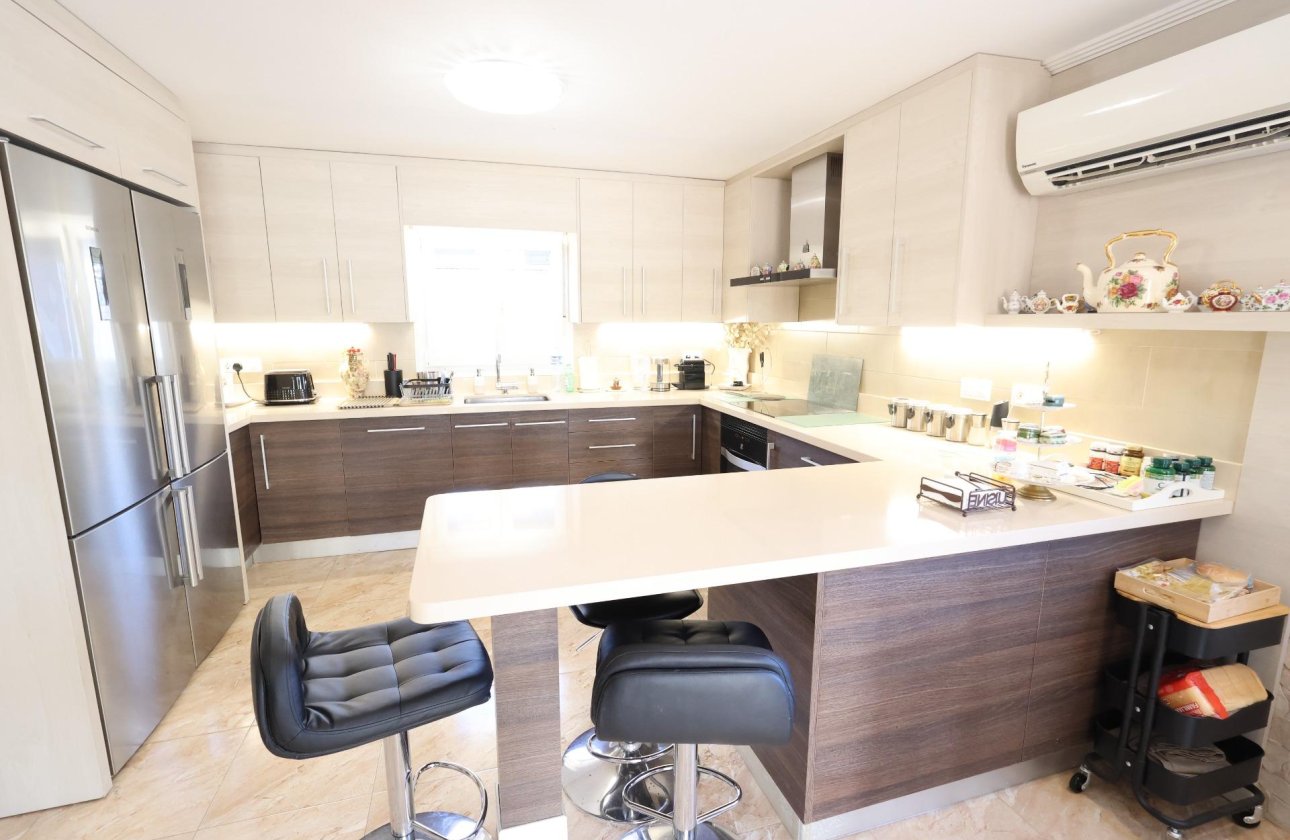 Resale - Villa -
Torrevieja - Costa Blanca