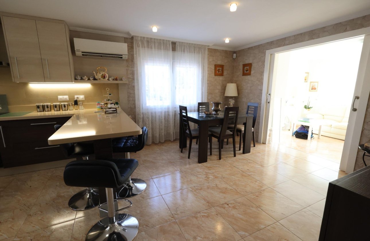 Resale - Villa -
Torrevieja - Costa Blanca