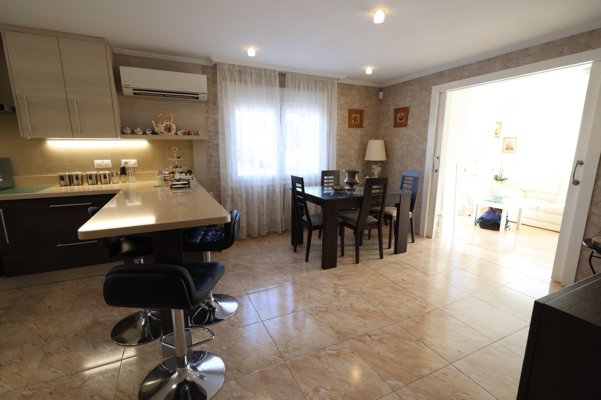 Resale - Villa -
Torrevieja - Costa Blanca