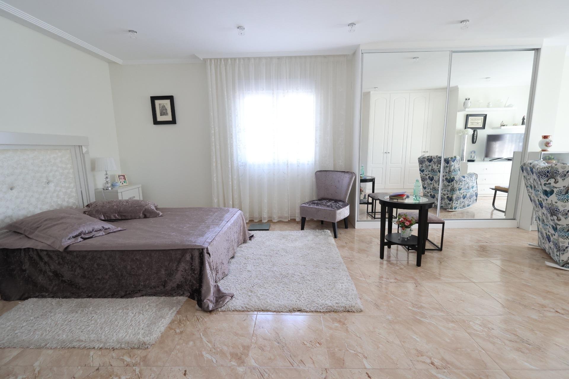 Resale - Villa -
Torrevieja - Costa Blanca