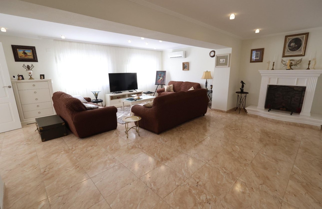 Resale - Villa -
Torrevieja - Costa Blanca