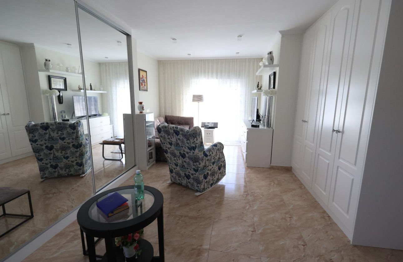 Resale - Villa -
Torrevieja - Costa Blanca