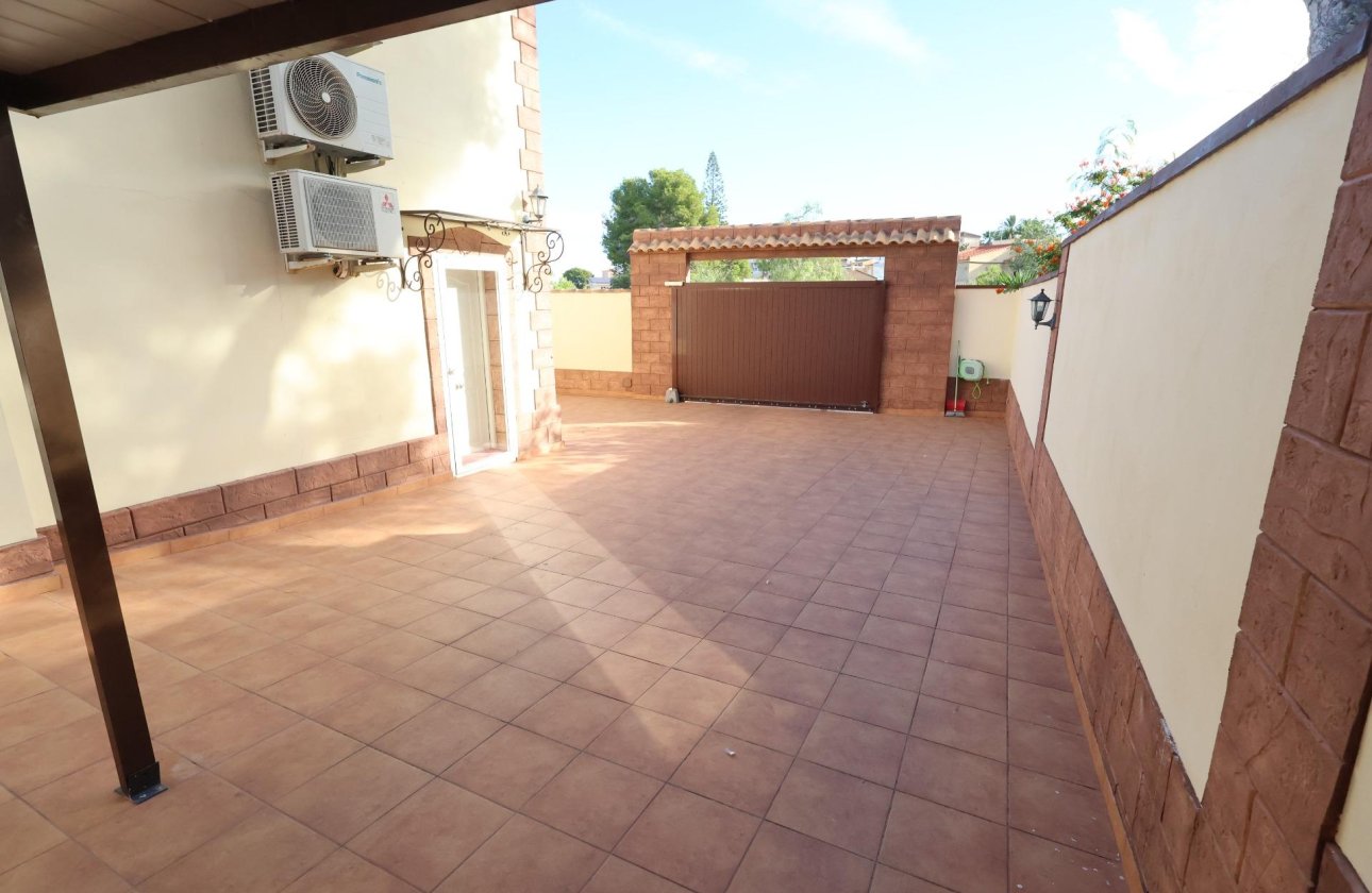 Resale - Villa -
Torrevieja - Costa Blanca