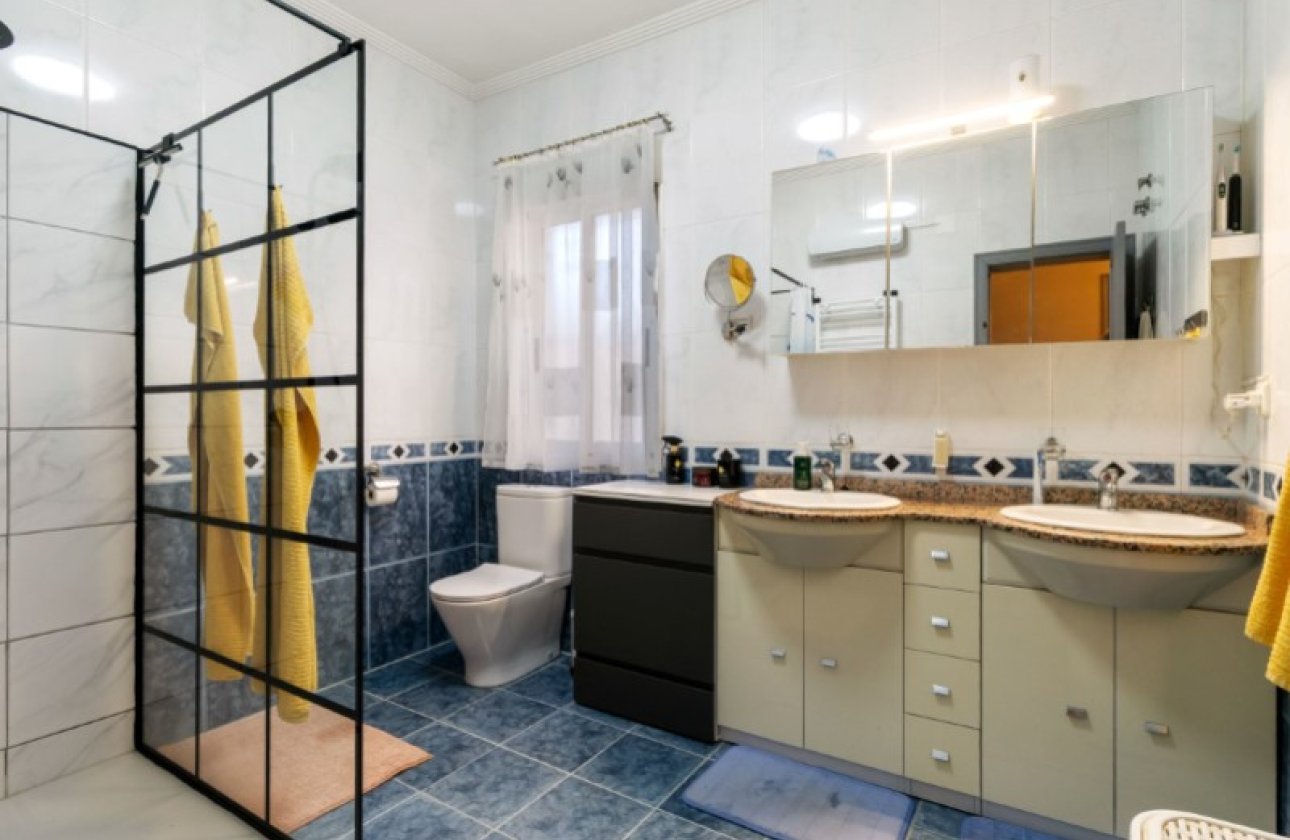 Resale - Villa -
Torrevieja - Costa Blanca