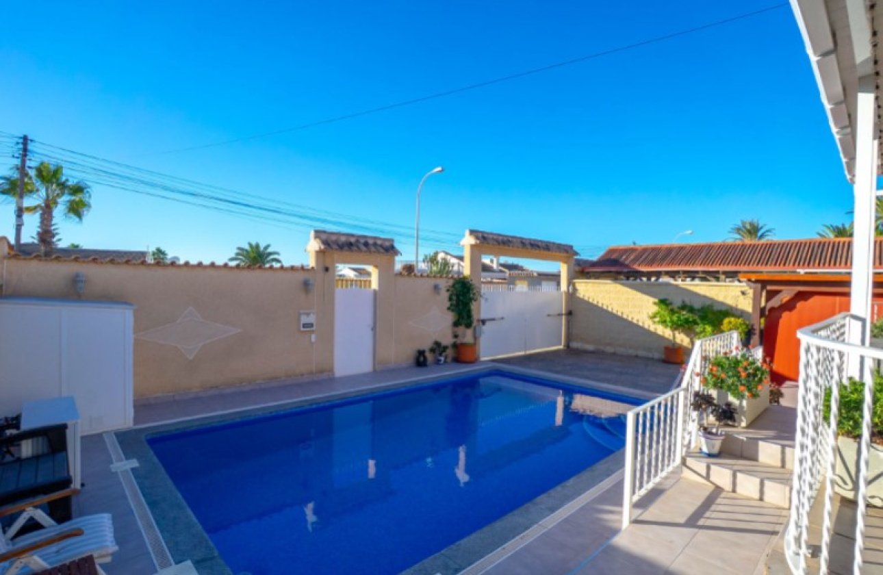 Resale - Villa -
Torrevieja - Costa Blanca
