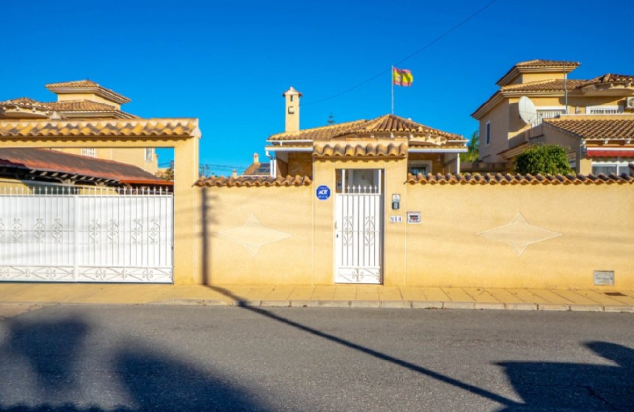 Resale - Villa -
Torrevieja - Costa Blanca