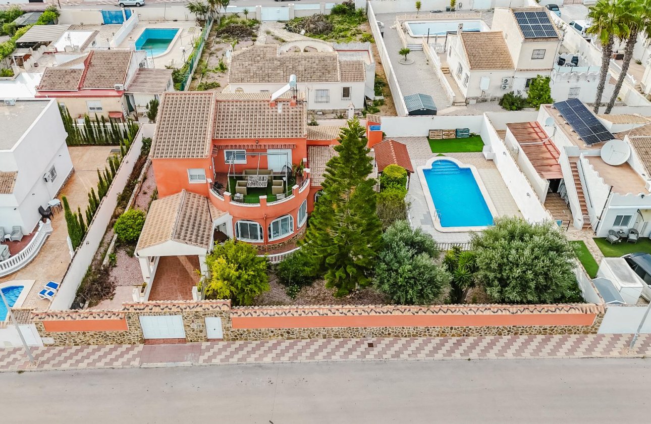 Resale - Villa -
Torrevieja - Costa Blanca