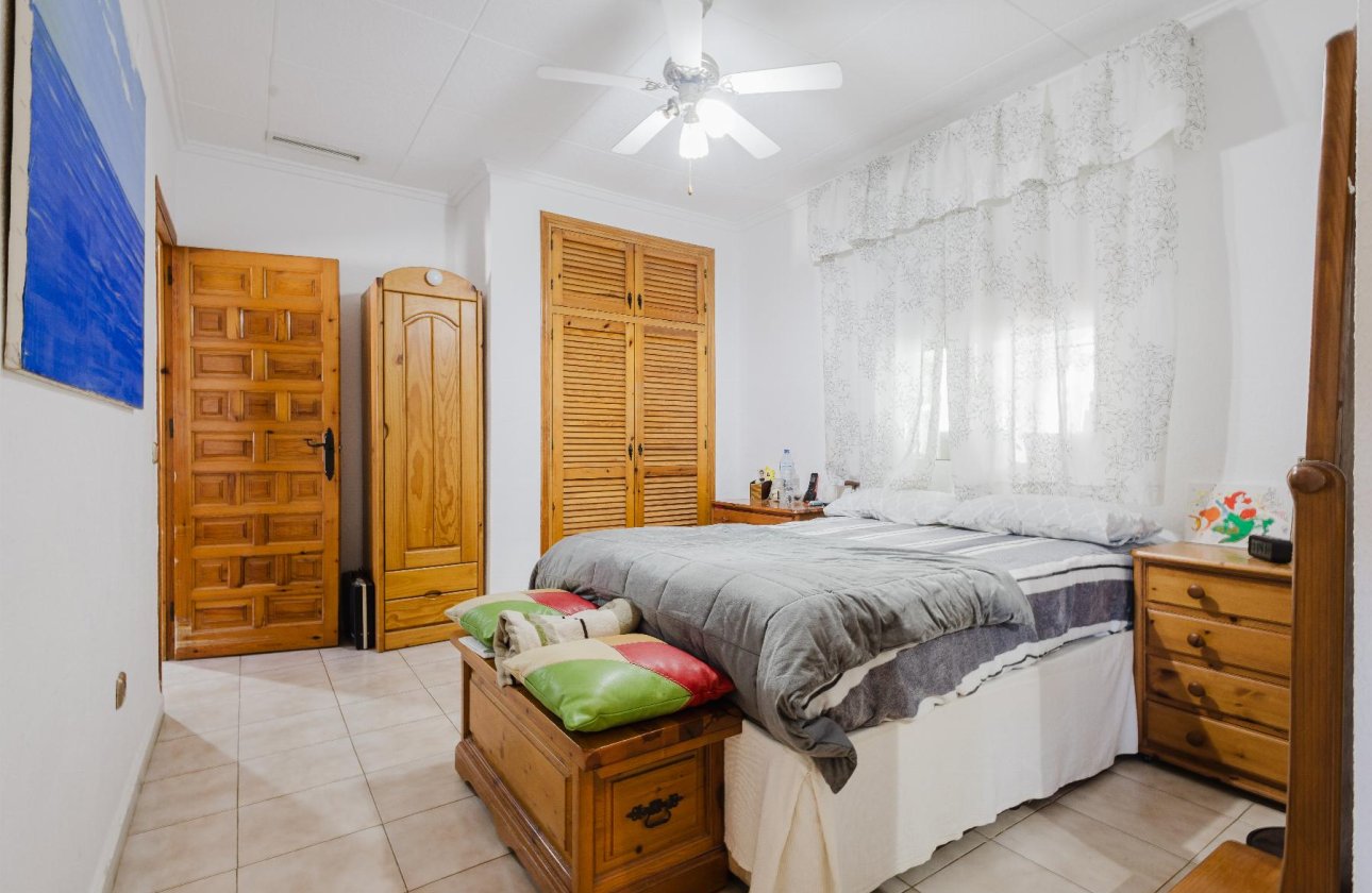 Resale - Villa -
Torrevieja - Costa Blanca