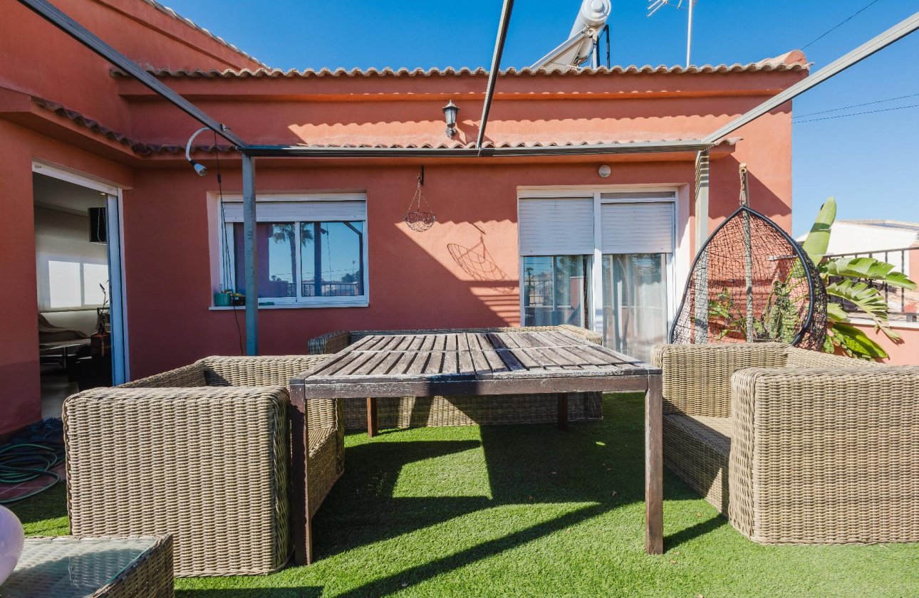 Resale - Villa -
Torrevieja - Costa Blanca