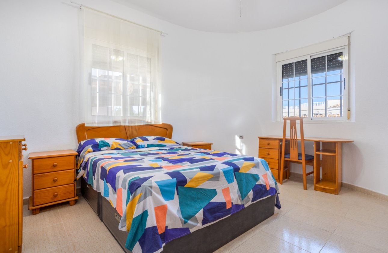 Resale - Villa -
Torrevieja - Costa Blanca