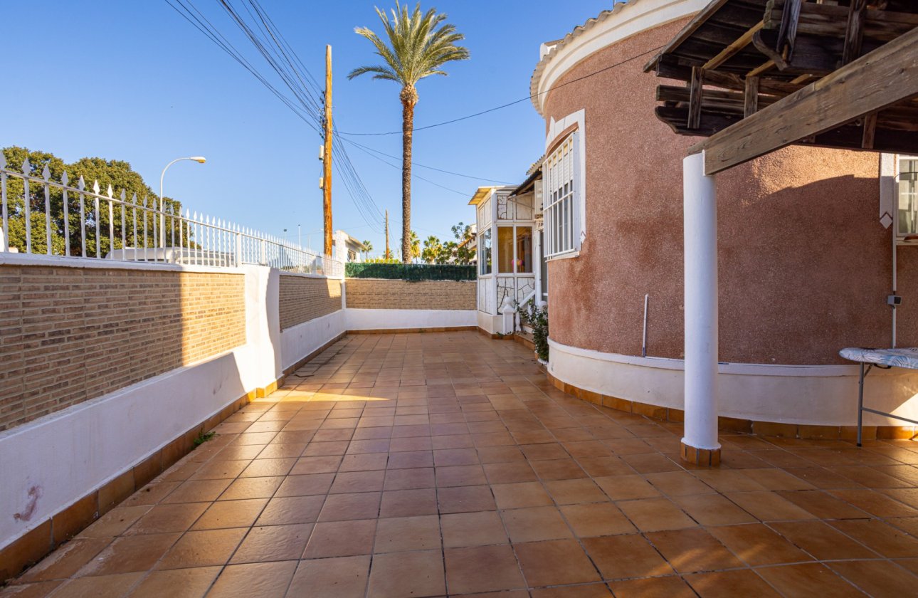 Resale - Villa -
Torrevieja - Costa Blanca