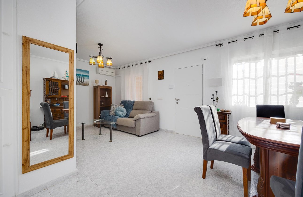 Resale - Villa -
Torrevieja - Costa Blanca