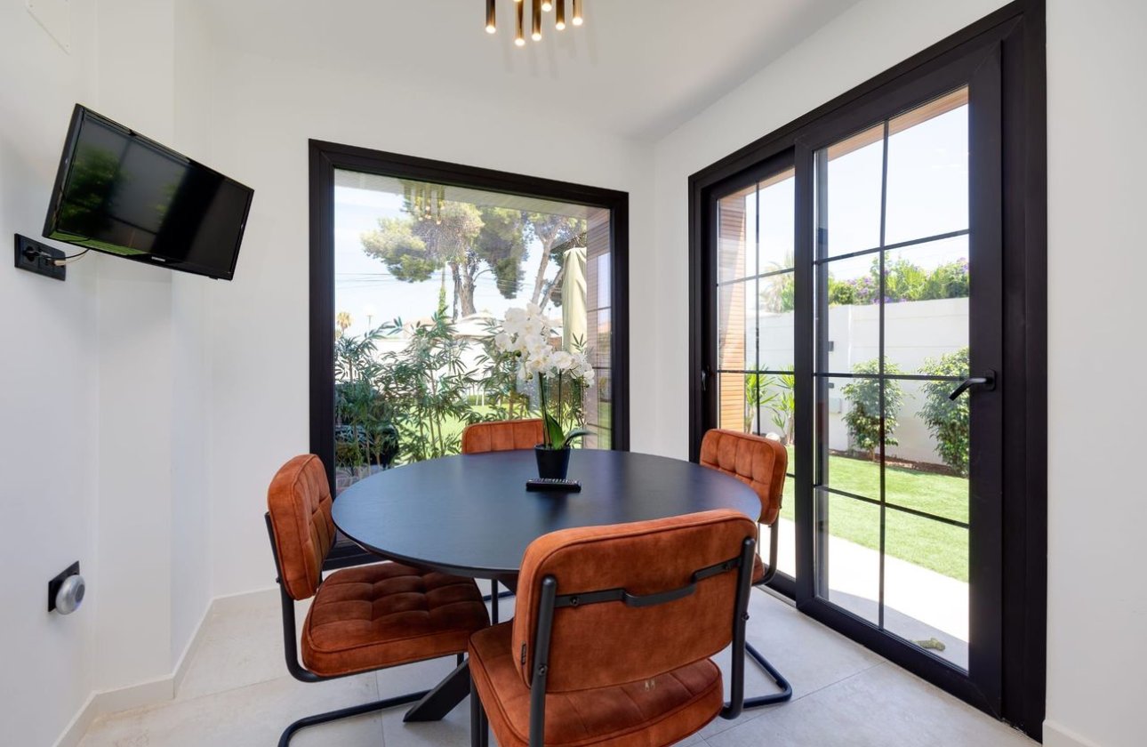 Resale - Villa -
Torrevieja - Costa Blanca