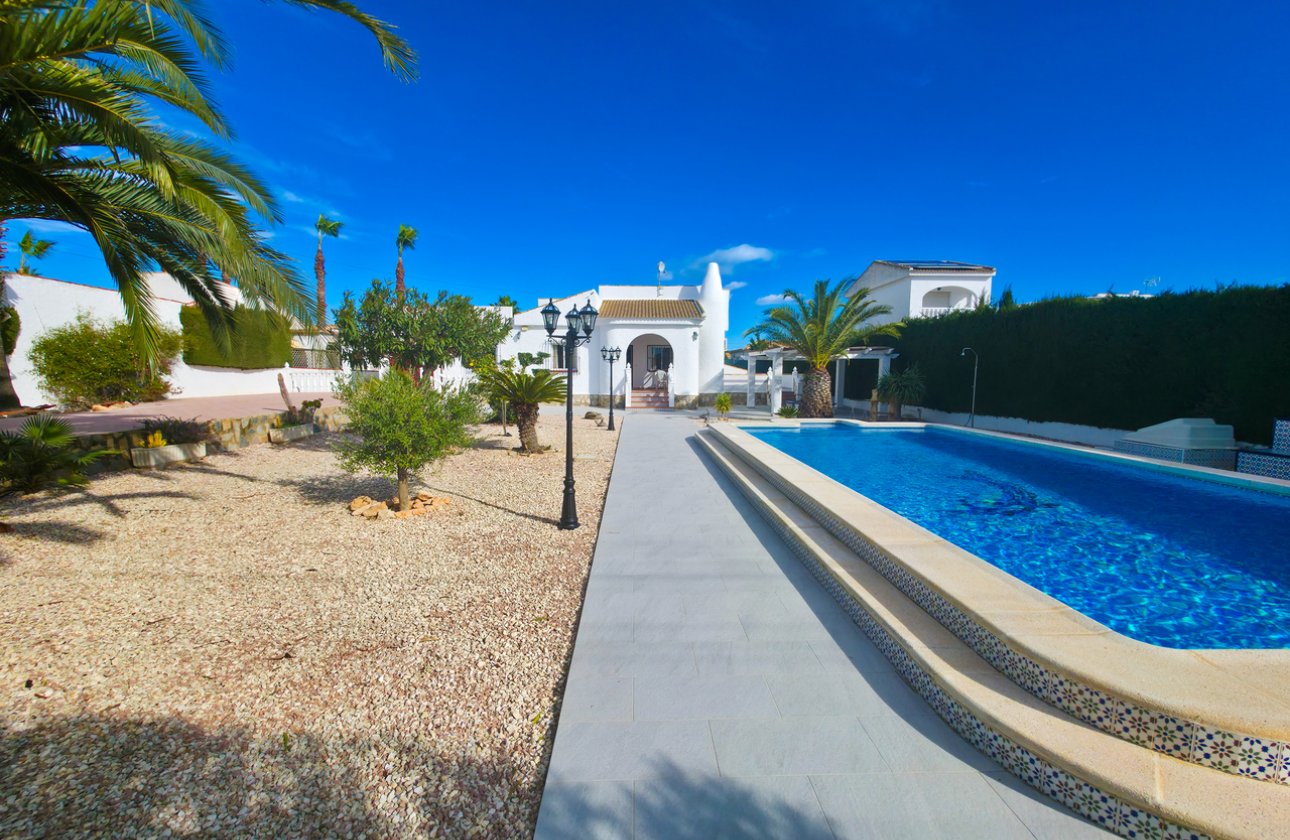 Resale - Villa -
Torrevieja - Costa Blanca