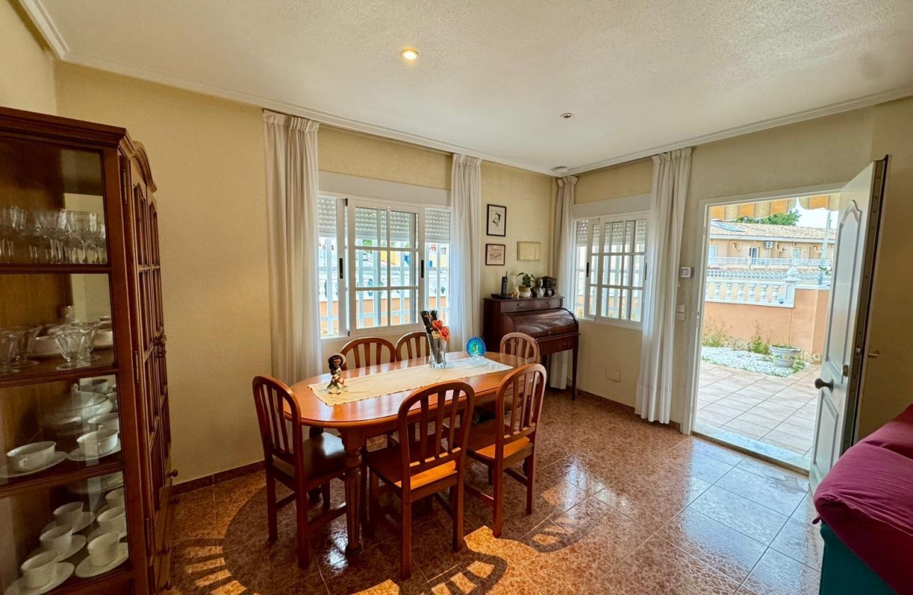 Resale - Villa -
Torrevieja - Costa Blanca