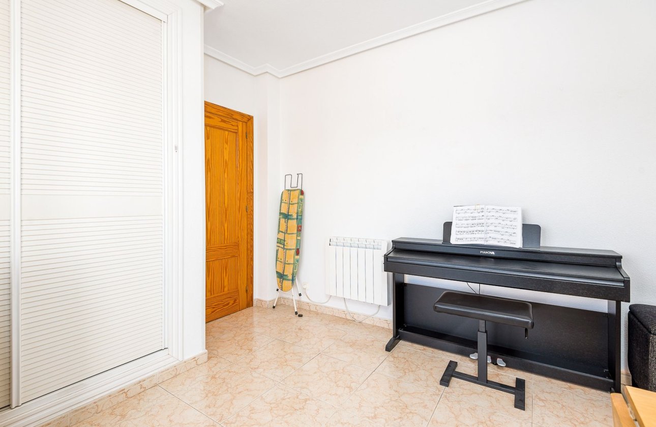 Resale - Villa -
Torrevieja - Costa Blanca