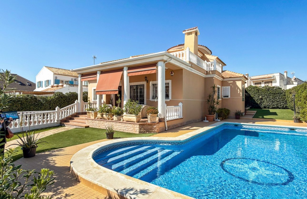 Resale - Villa -
Torrevieja - Costa Blanca
