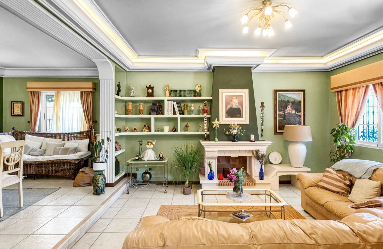 Resale - Villa -
Torrevieja - Costa Blanca