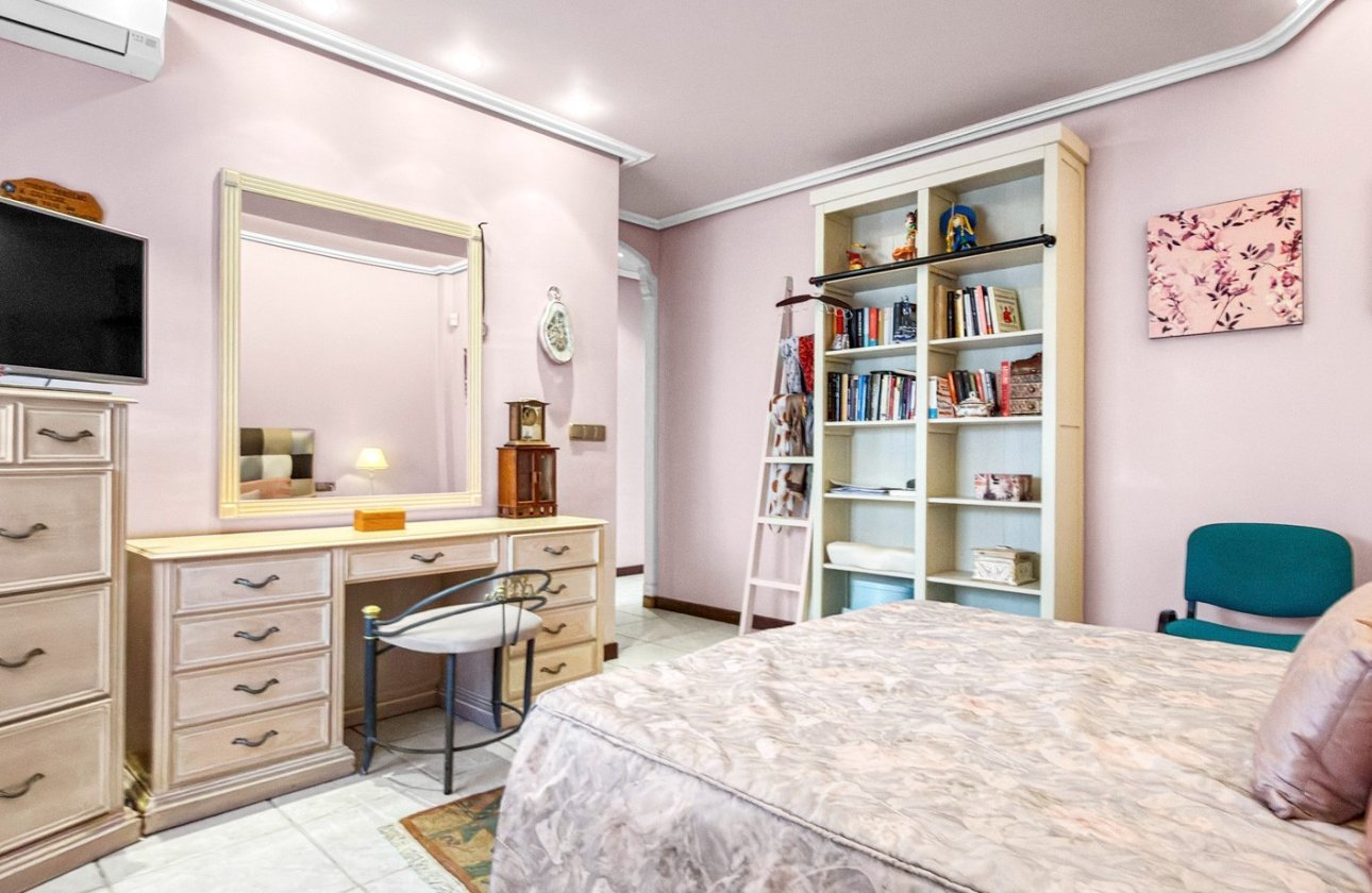 Resale - Villa -
Torrevieja - Costa Blanca