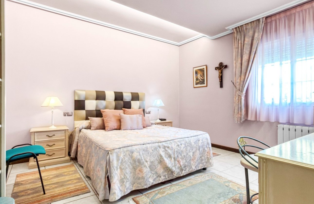 Resale - Villa -
Torrevieja - Costa Blanca