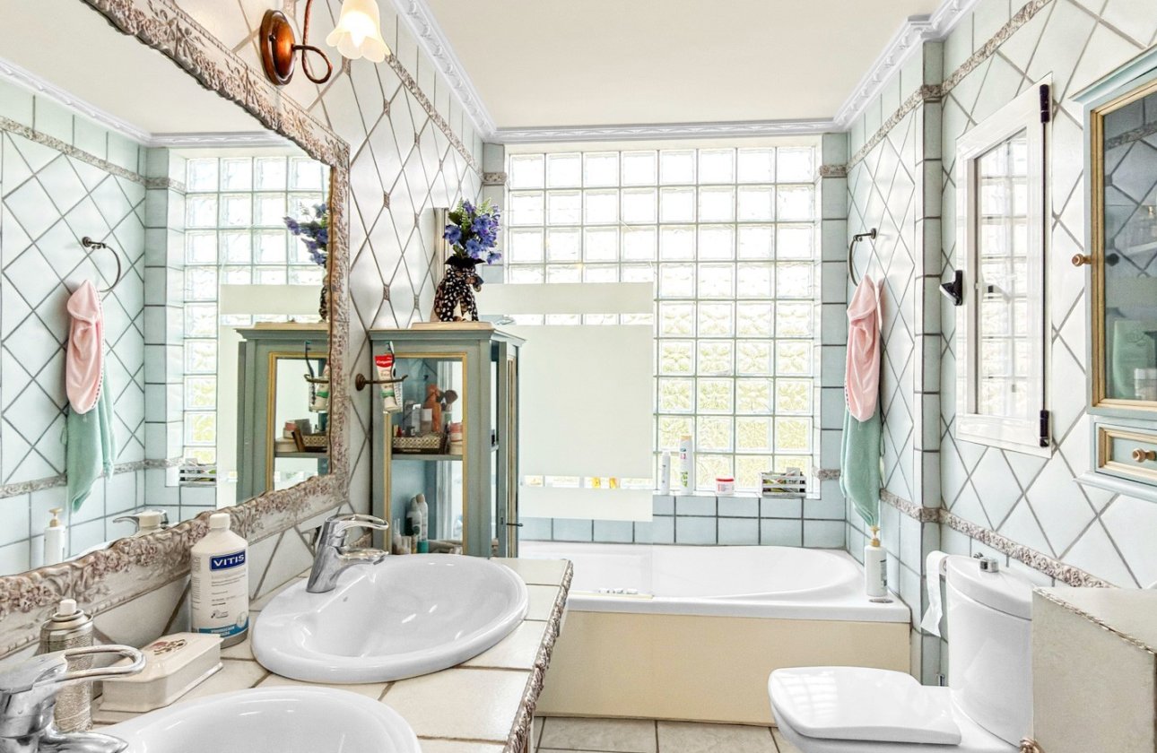 Resale - Villa -
Torrevieja - Costa Blanca