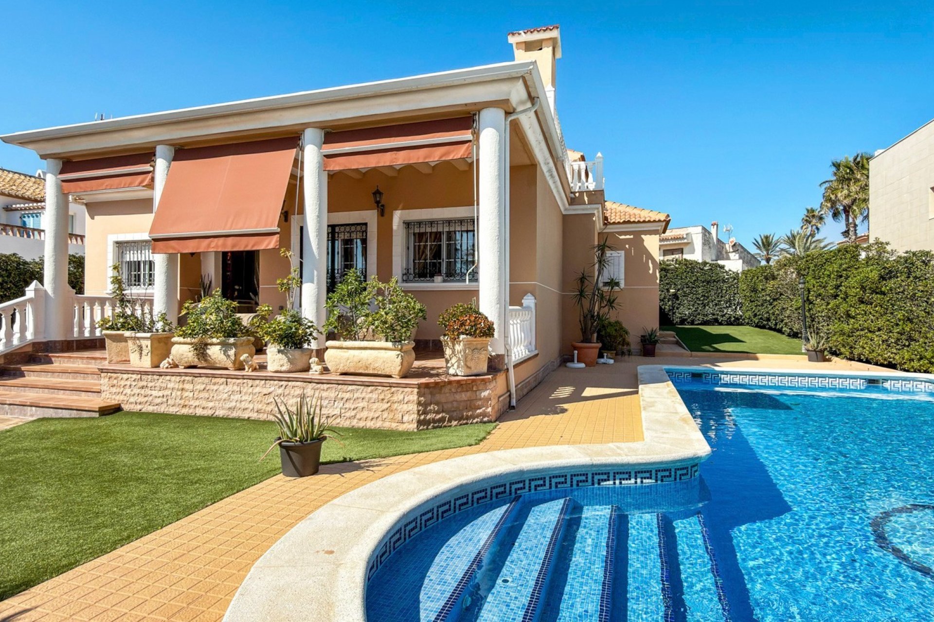 Resale - Villa -
Torrevieja - Costa Blanca